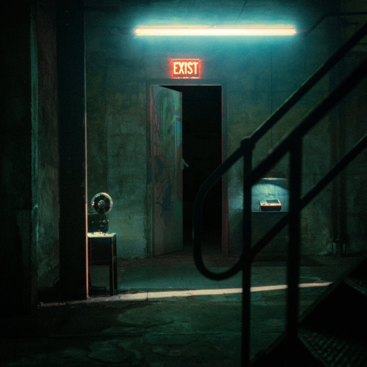 LASTELLE – Exist artwork