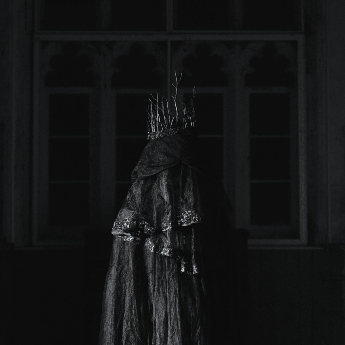 LASTELLE – Ghosts artwork