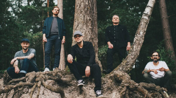 Lonely The Brave press photo