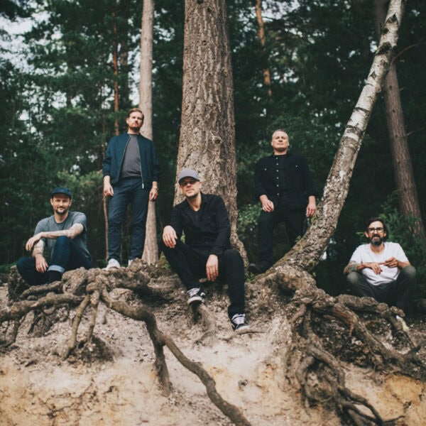 Lonely The Brave press photo